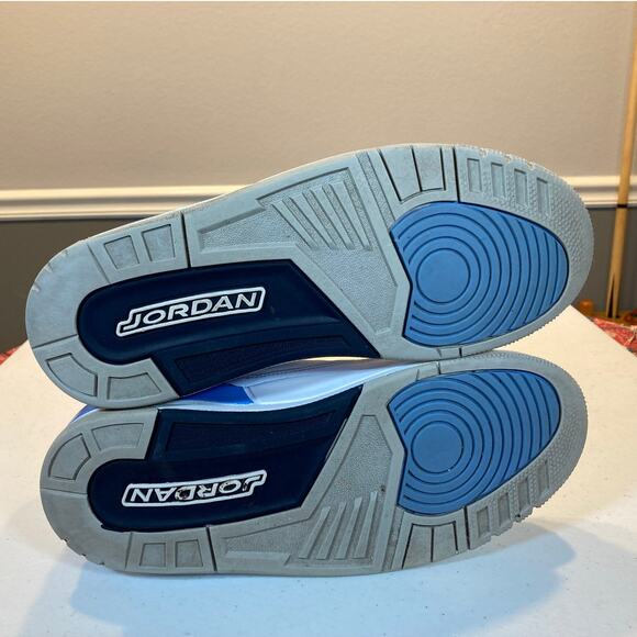 Nike Air Jordan 3 Retro "UNC (2020)" - Picture 6 of 7